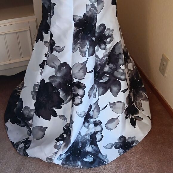 Jump Apparel Black and White Mermaid Shape Formal - Picture 9 of 15